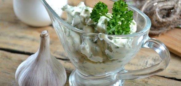 Зеленый чесночный соус