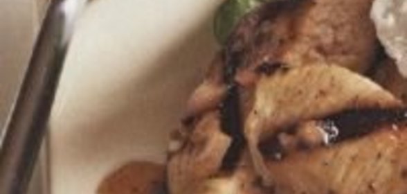 Салат из копченой свинины с сыром