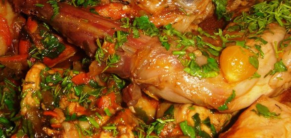 Кролик тушенный с маринадами