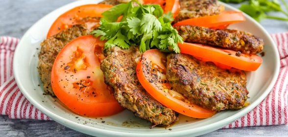 Мясные оладьи с картошкой и зеленью