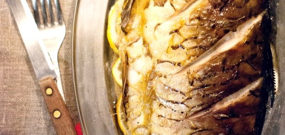 Карп в духовке с мятой