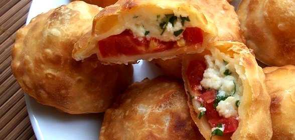 Пирожки с помидорами