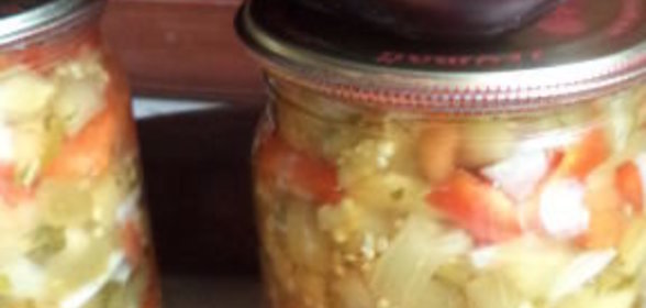 Салат из тертой моркови с вареньем и орехами