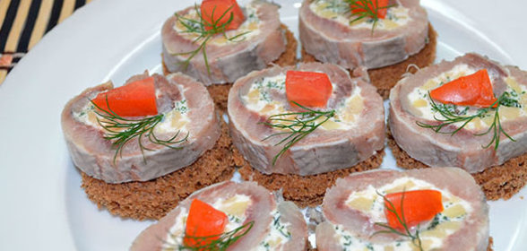 Канапе с селедкой