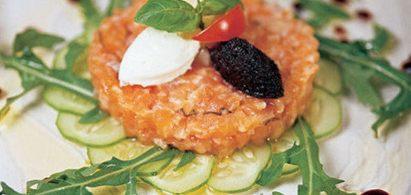 Тартар из лосося с имбирем