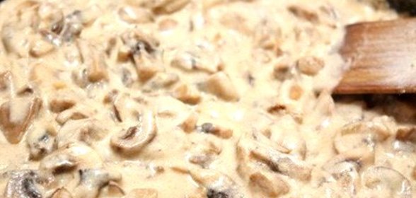 Сливочный соус для пасты с шампиньонами, цветной капустой, семечками тыквы и подсолнечника