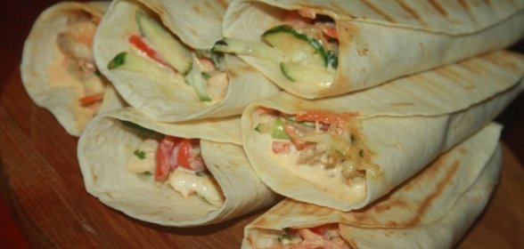 Тортильи с курино-овощным салатом