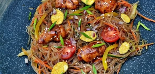 Салат из сыра и колбасы