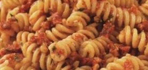 Паста (макароны) с томатным соусом песто