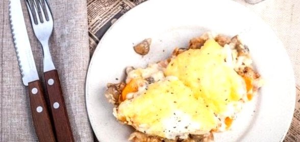 Мясо по-французски с соусом бешамель