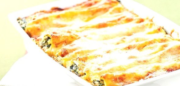 Паста каннеллони с овощами с сыром и соусом бешамель