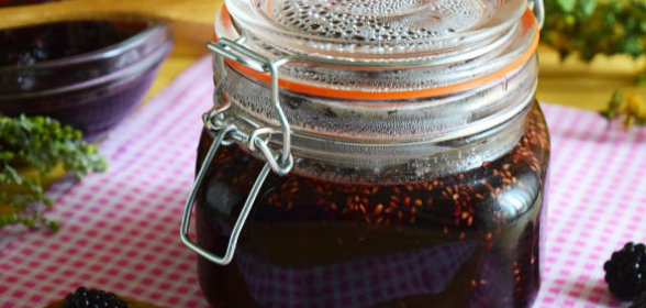 Малиновая заправка с орехами