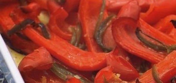 Грибы под томатным соусом с макаронами