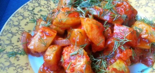 Кабачки, тушенные в томатном соусе