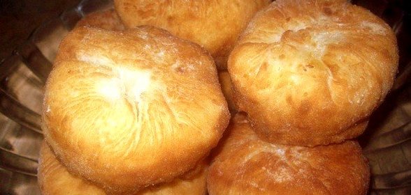 Жареные пирожки на сыворотке с повидлом