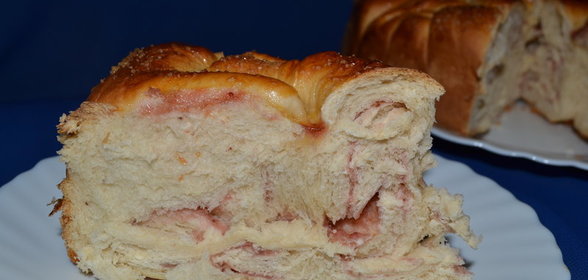 Йогуртовая булка с джемом