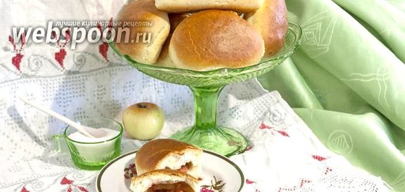 Пирожки духовые с консервированной вишней и яблоками