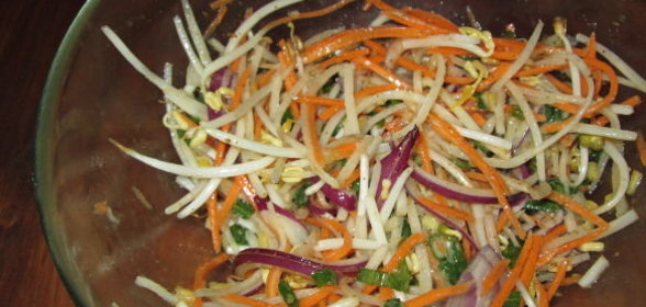 Капуста квашеная с брусникой