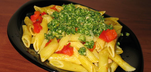 Песто из шпината и паста с ним