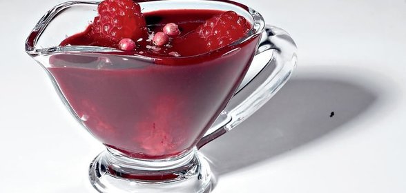 Соус из диких ягод и красного вина