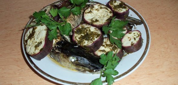 Щука фаршированная с баклажанами приготовленная на пару