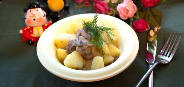 Картофель, тушеный с грибами