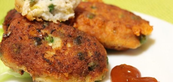 Рыбные котлеты в горошек
