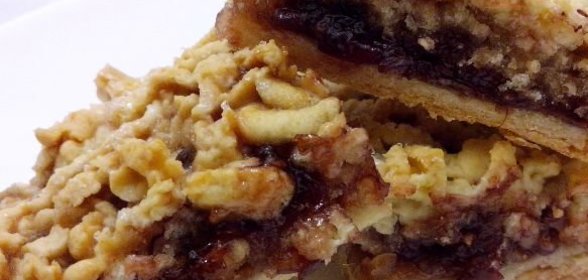 Печенье с вареньем и крошками