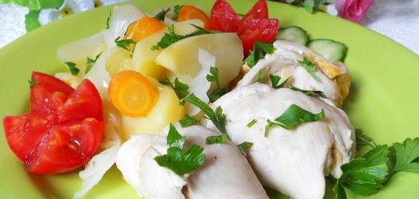 Куриные рулетики с яблоками и абрикосовым джемом на пару