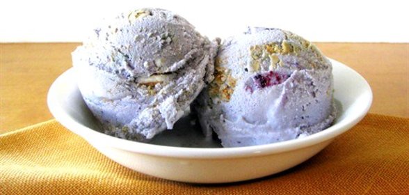 Мороженое Черничный чизкейк