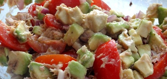 Сальса из авокадо с тунцом