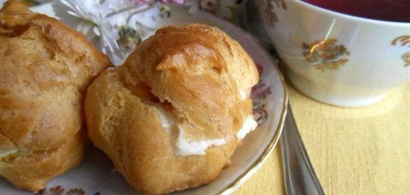 Эклеры с творожным кремом и жареными яблоками