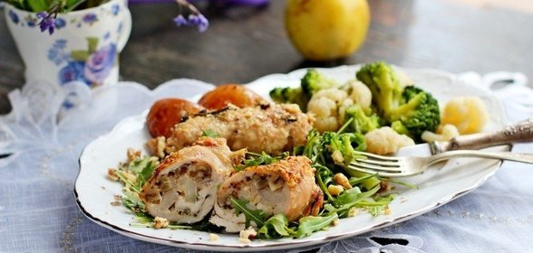 Куриные рулетики с грушей и орехами