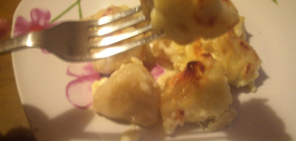 Лумакони с куриным фаршем, запечёные под соусом Бешамель