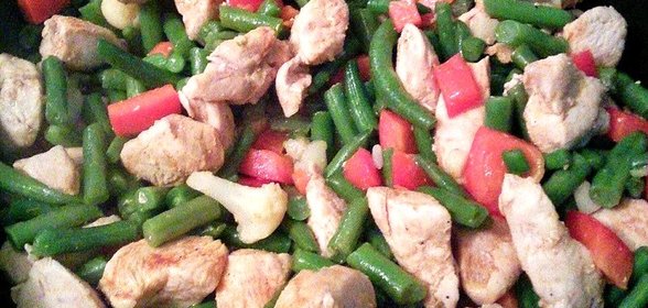 Курица со стручковой фасолью и болгарским перцем