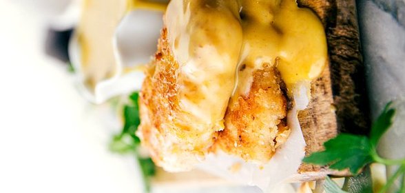 Хрустящая курица в кокосовом молоке с медово-горчичным соусом