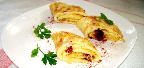 Омлет с вялеными помидорами и сыром