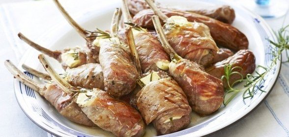 Ягненок с сыром фета и прошутто