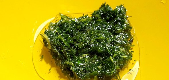 Заправка из зелени с маслом