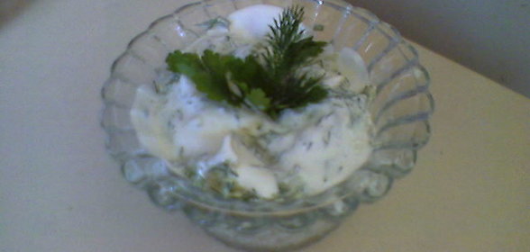 соус из авокадо и сметаны с чесноком