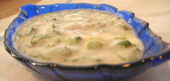 Розовый соус на основе мацони