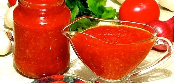 Томатный соус с луком и чесноком