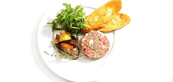 Тартар из говядины с каперсами