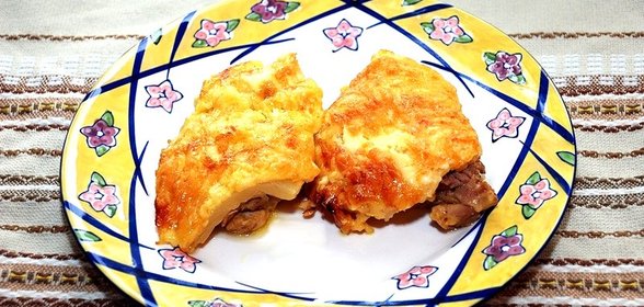 Курица с ананасами и сыром