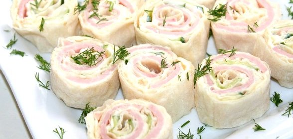 Рулет из лаваша с ветчиной и огурцом