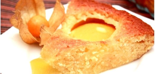 Быстрый пирог с консервированными персиками