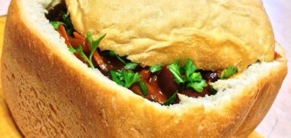 Лобио из фасоли в хлебном горшочке