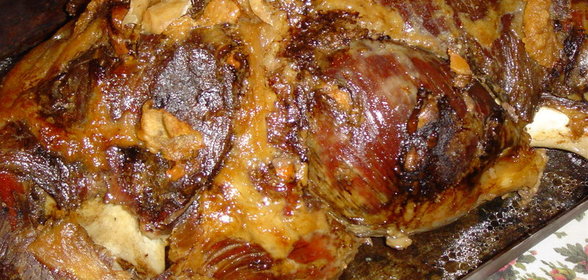 Баранья нога запеченная