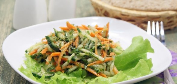 Овощной салат с оливковым маслом