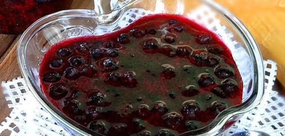 Черника, перетертая с сахаром без варки